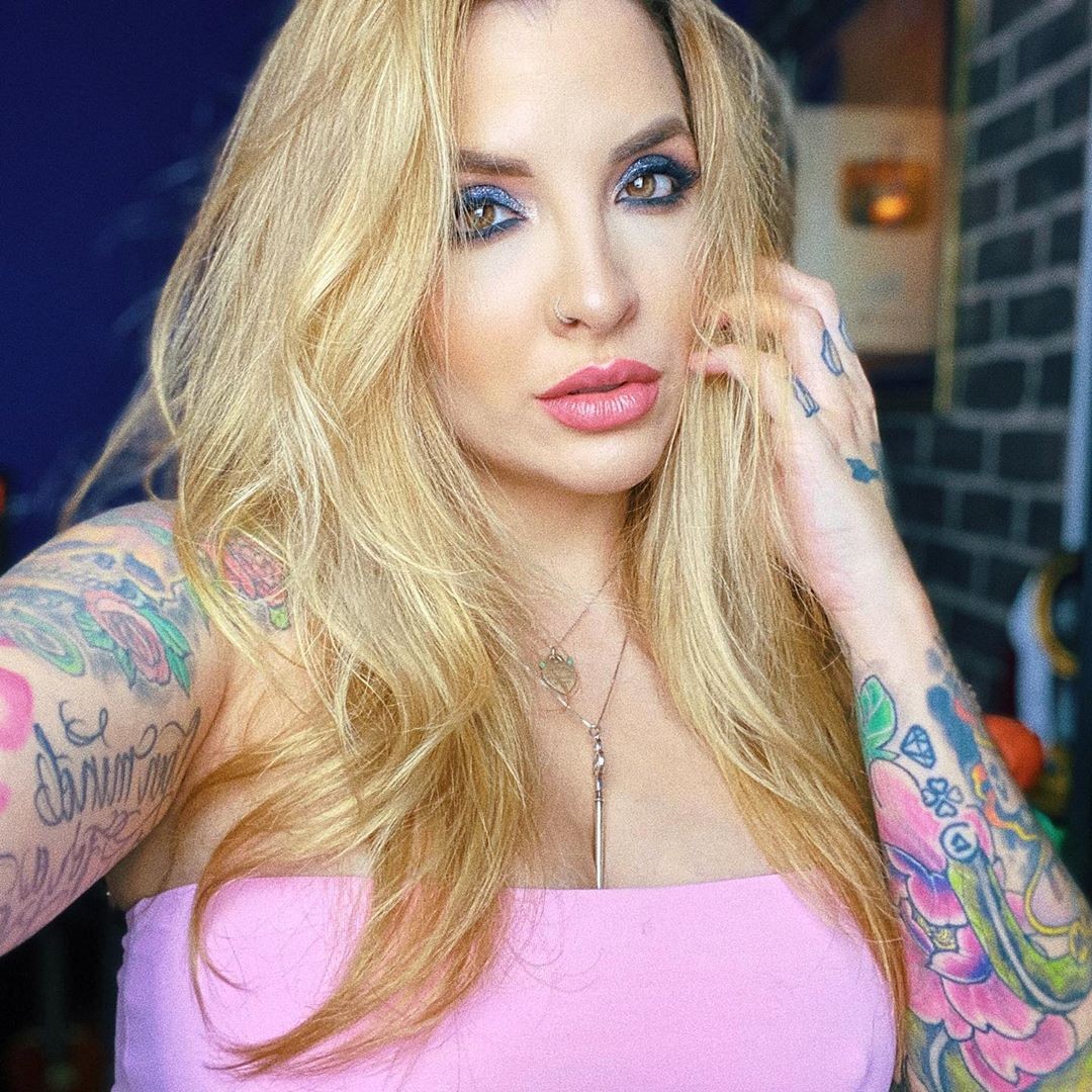 Ex Bbb Clara Fala Sobre Ser Camgirl Na Quarentena Tempo De Sobra Para