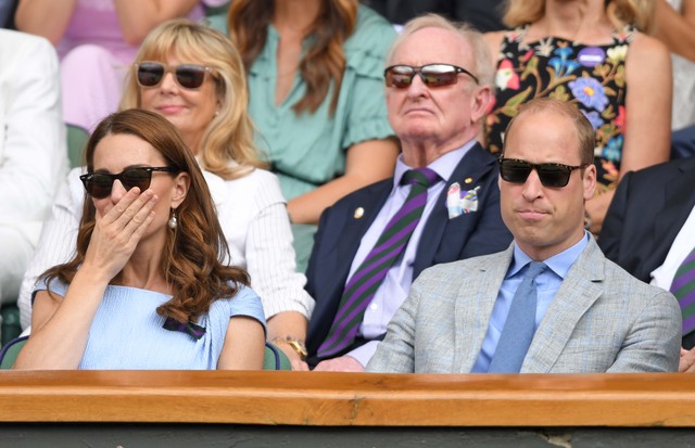 LONDON, ENGLAND - JULY 14: Catherine, Duchess of Cambridge and Prince William, Duke of Cambridge in the Royal Box on Centre court during  Men's Finals Day of the Wimbledon Tennis Championships at All England Lawn Tennis and Croquet Club on July 14, 2019 i (Foto: Getty Images)