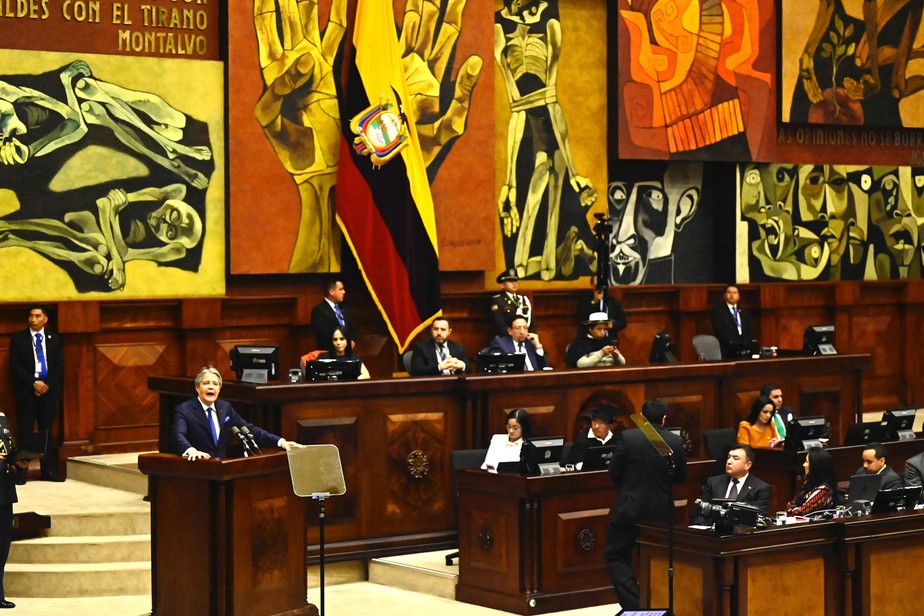 Guillermo Lasso fez declaração à Assembleia Nacional durante seu julgamento político.