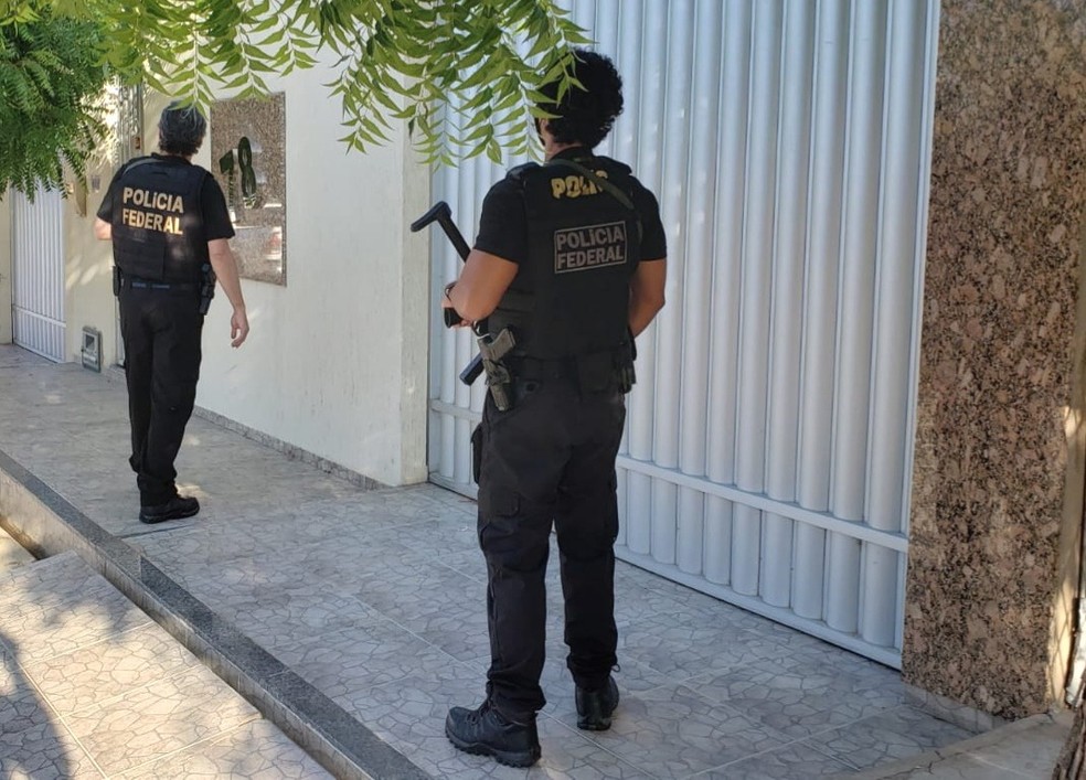 Operação da PF cumpre mandados dentro de operação contra contrabando de cigarros e produtos falsificados no RN — Foto: PF/Divulgação