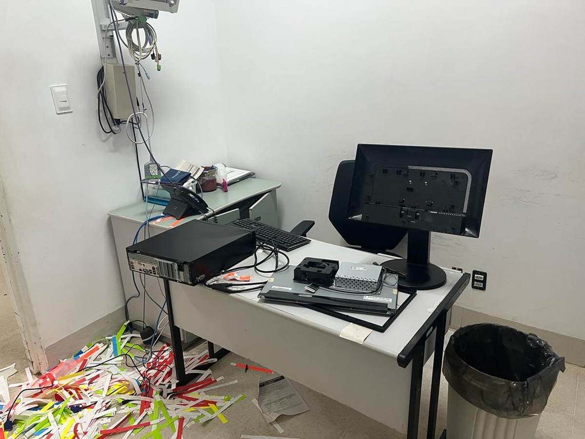 Pai se revolta por falta de atendimento e quebra equipamentos da sala de triagem em hospital de Montes Claros, diz polícia 