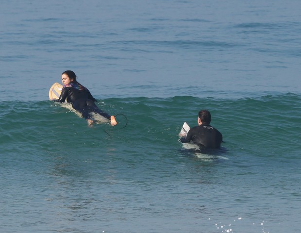 Klebber Toledo surfa com a cunhada no Rio (Foto: Delson Silva/AgNews)