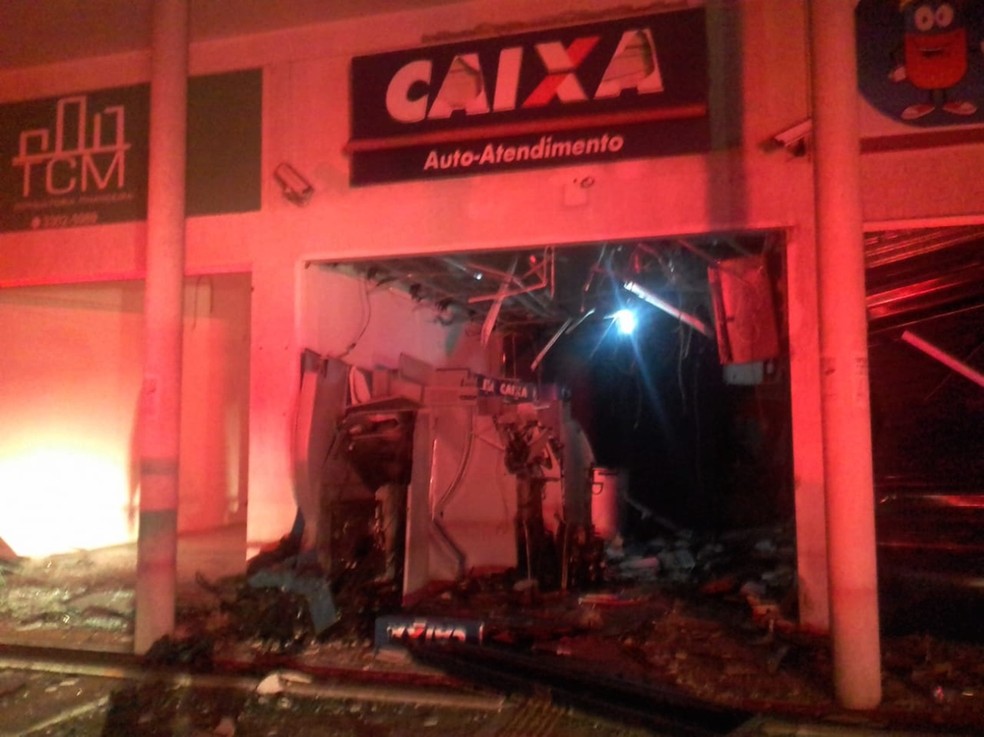 Explosão causou destruição no local e danificou lojas da galeria  — Foto: PMRN/Divulgação