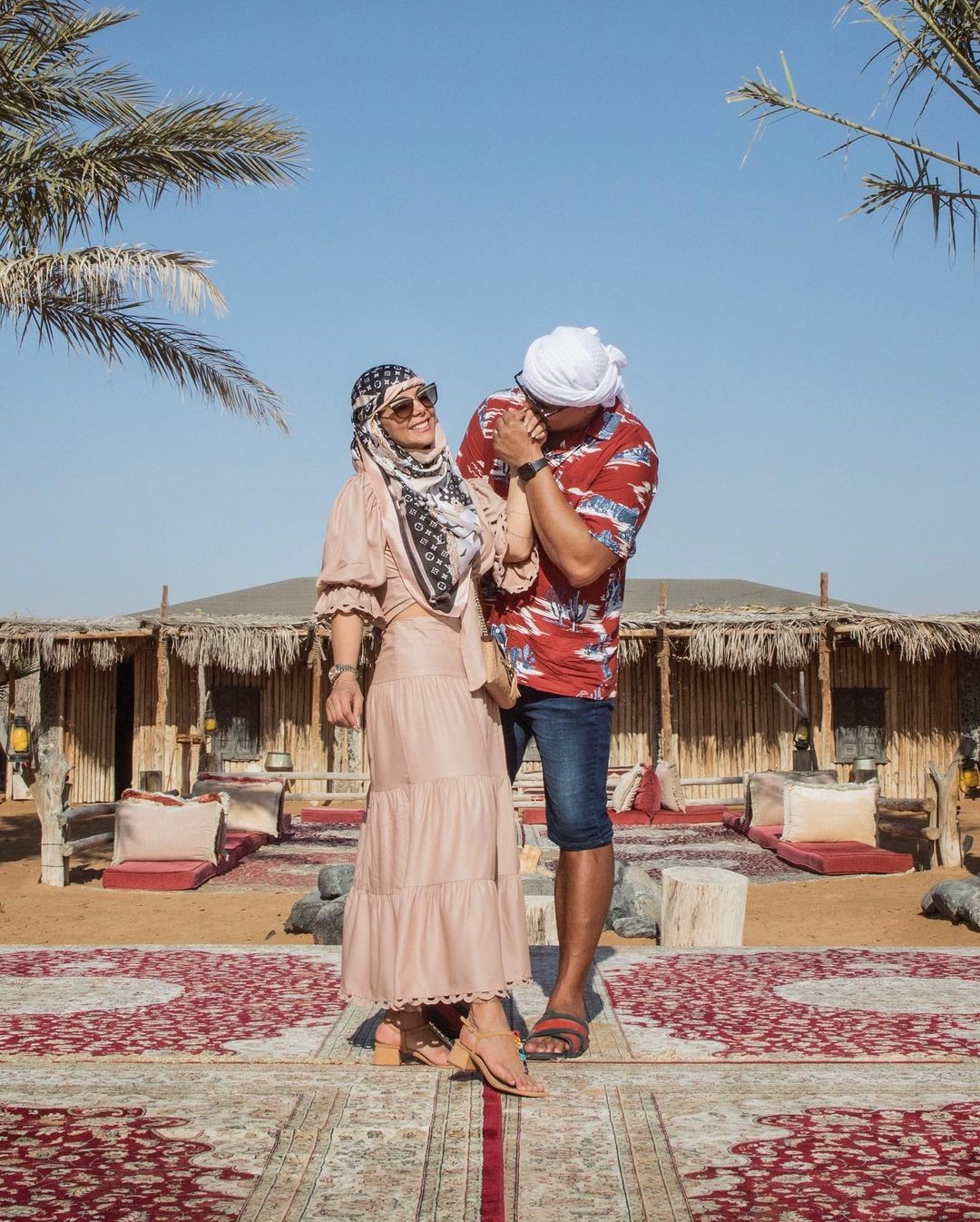 Em clima de romance, Carla Perez publica álbum de fotos com Xanddy em Dubai (Foto: Reprodução / Instagram)