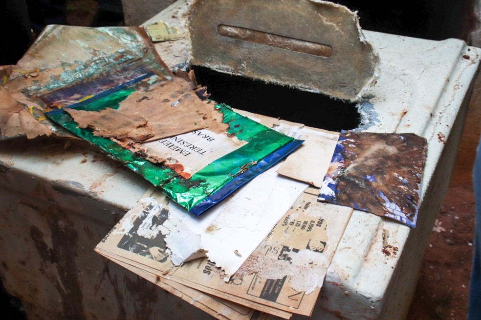 Objetos encontrados em cápsula do tempo enterrada há 22 anos em Capivari — Foto: Divulgação/Prefeitura de Capivari