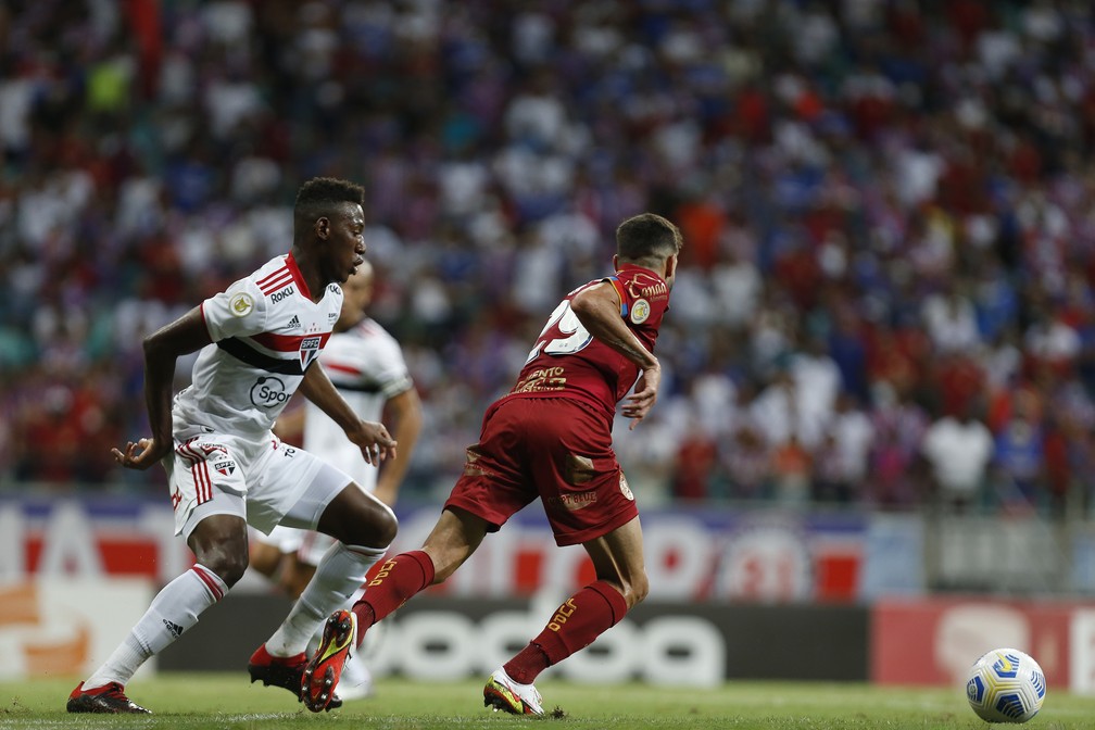 Ceni deve mudar esquema e abrir espaço a meias e atacantes no São Paulo