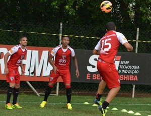 Muricy deixa treino tático de lado e finaliza semana tricolor com futevôlei