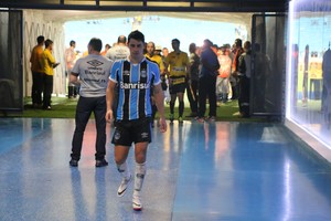 Análise: após saída de Giuliano, Roger muda, mas novo Grêmio não decola
