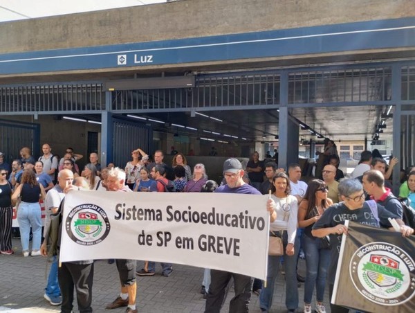 Ato realizado pelos trabalhadores da Fundação após o início da greve — Foto: Divulgação/Sitsesp