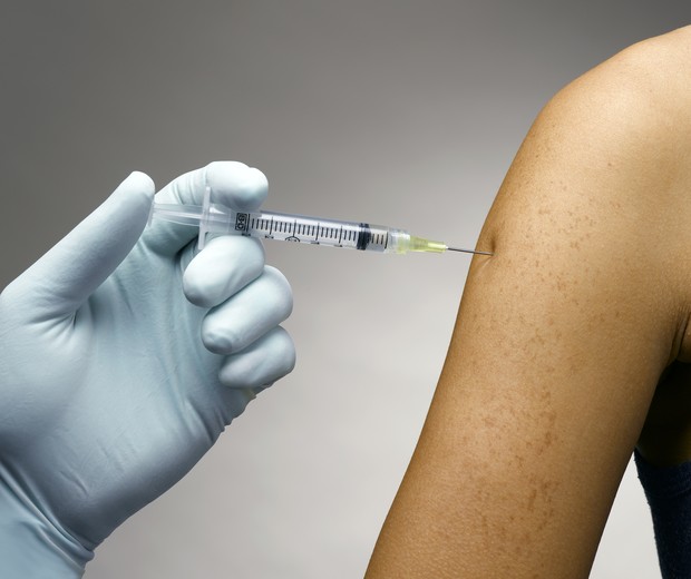 A vacinação é uma boa forma de prevenção contra a coqueluche [6] (Foto: Thinkstock)