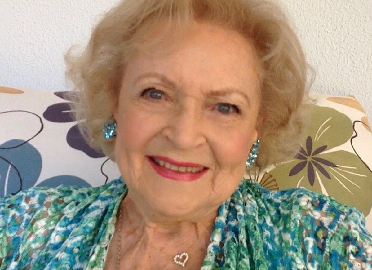Betty White tinha 99 anos e completaria 100 no próximo 17 de janeiro (Foto: Reprodução / Instagram)