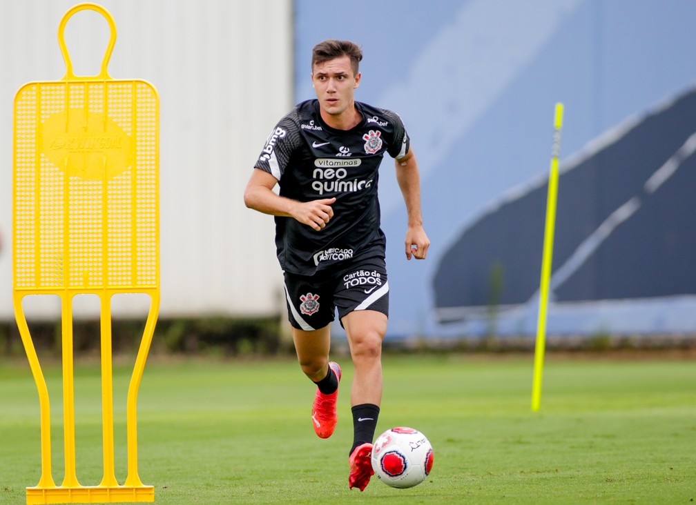 Após cirurgia, Lucas Piton pode voltar aos treinos no Corinthians
