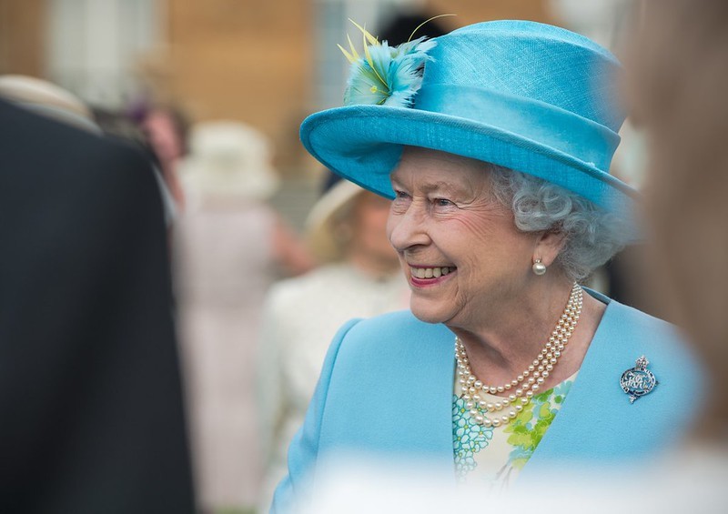 Rainha Elizabeth II nos Jardins do Palácio de Buckingham em junho de 2013 (Foto: Defence Imagery/Flickr)