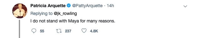 Um tuíte da atriz Patricia Arquette questionando o posicionamento da escritora J.K. Rowling em relação a mulheres trans (Foto: Twitter)