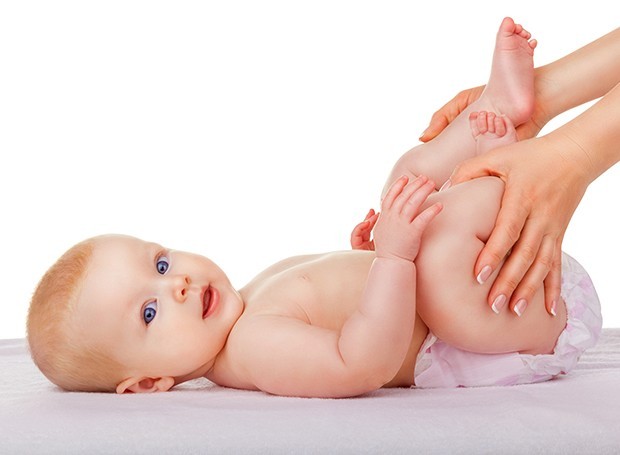 bebê trocando fralda (Foto: ThinkStock)