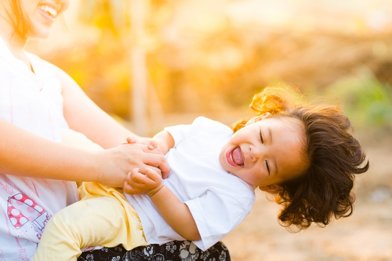 Os benefícios de uma infância feliz (Foto: Pexels)