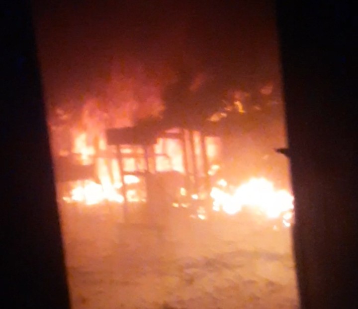 Escola municipal pega fogo na Região Metropolitana de Salvador; VÍDEO