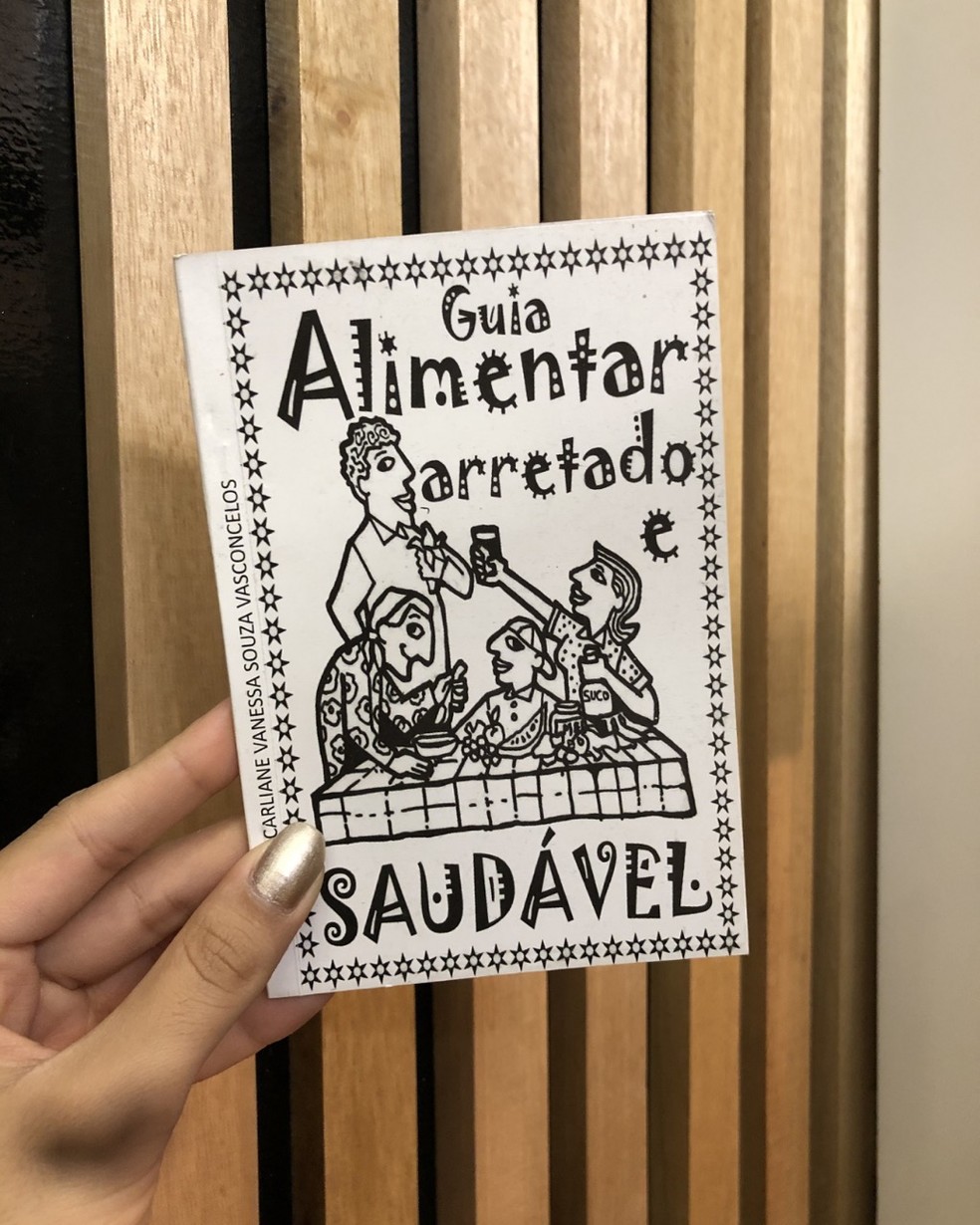 Livro "Guia Alimentar Arretado e Saudável" foi publicado por nutricionista cearense. — Foto: Arquivo pessoal