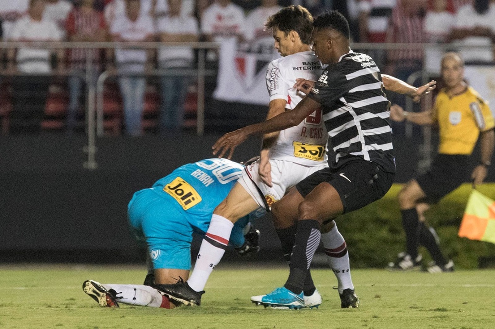 Tite diz que discutir gesto de fair play é 