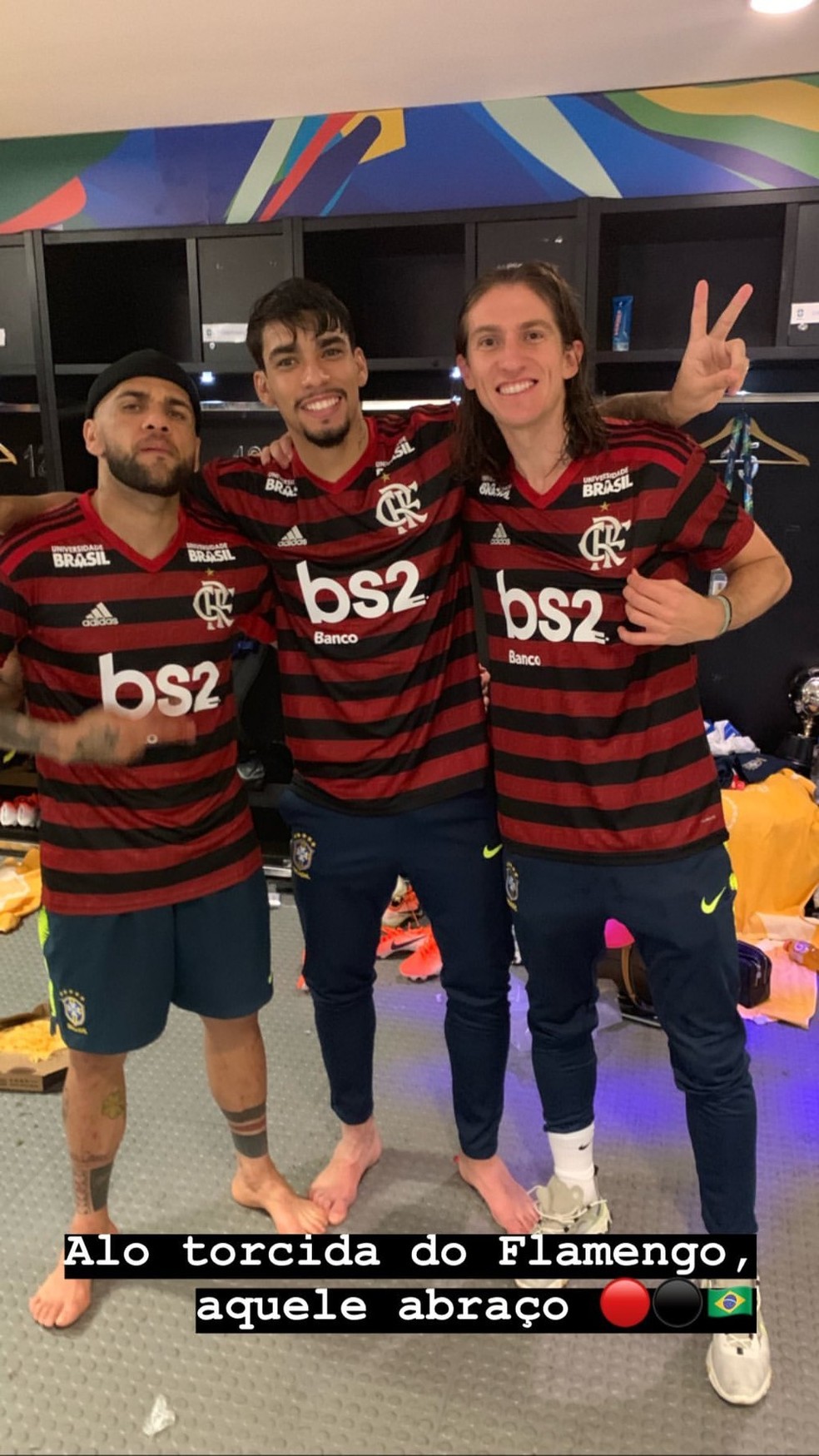 Daniel Alves, PaquetÃ¡ e Filipe Luis com camisa do Flamengo â€” Foto: ReproduÃ§Ã£o Instagram