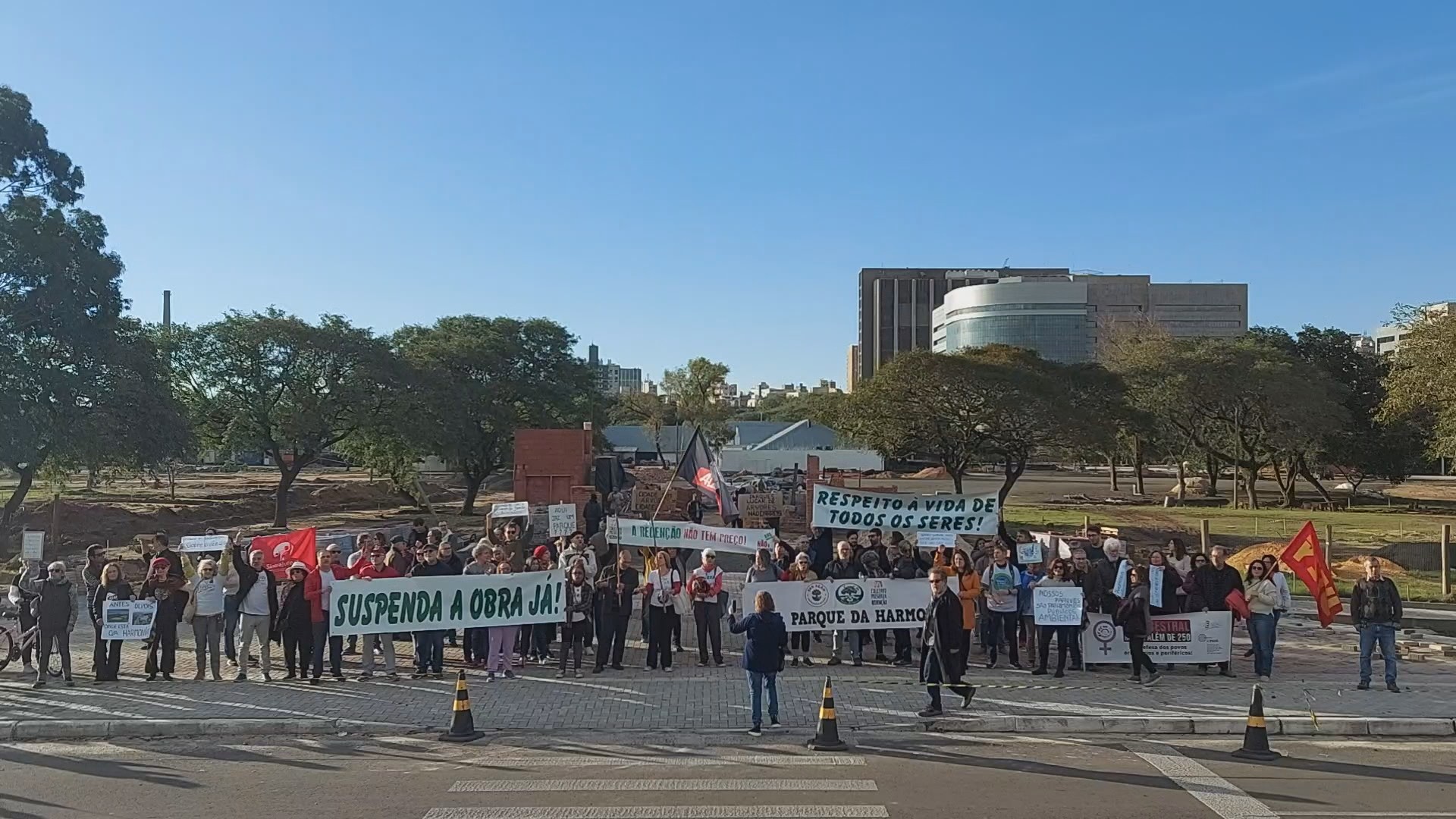 Polêmica sobre corte de árvores: ativistas pedem paralisação de obras em parque de Porto Alegre