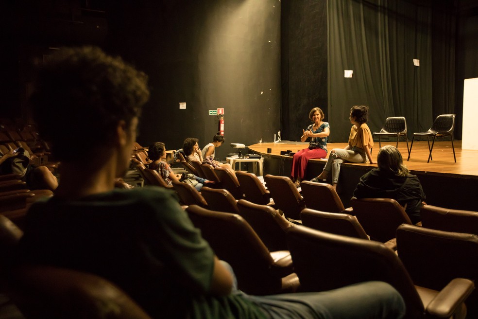 Debate promovido pelo Cine Cleo no Teatro Dulcina de Moraes sobre cinema produzido por mulheres (Foto: Thaís Mallon/Divulgação)
