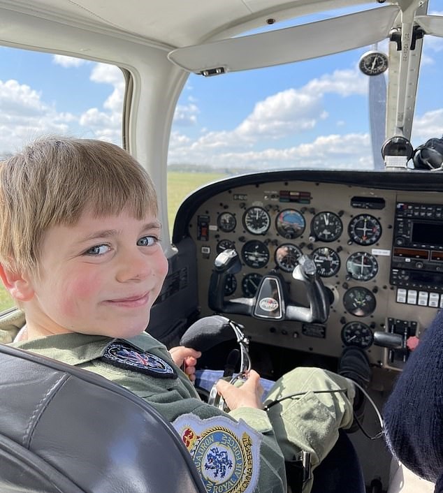 Jacob comemorou a primeira aula de voo ao lado do pai (Foto: Reprodução Instagram)