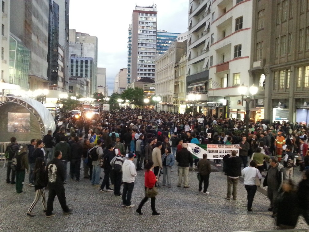 Grupo pede redução do preço da passagem de ônibus em 2013 — Foto: Fernanda Fraga/ÓTV
