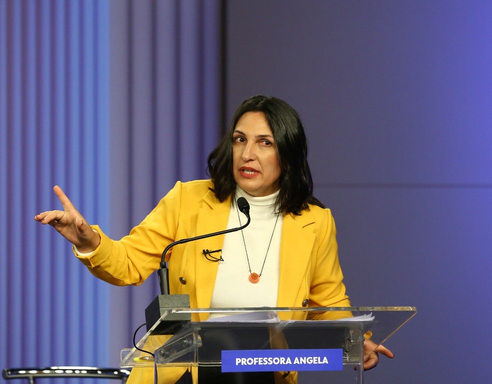 Candidata Professora Angela durante o debate da RPC — Foto: Giuliano Gomes/ PR Press