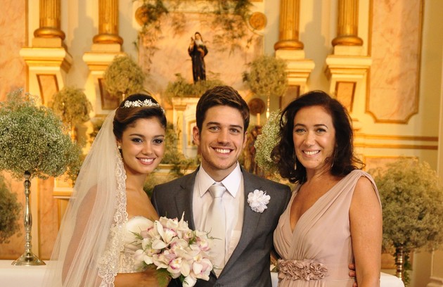 Filha de Griselda (Lilia Cabral), Amália (Sophie Charlotte) casou-se com Rafael (Marco Pigossi) em 'Fina estampa' (Foto: TV Globo / Estevam Avellar)