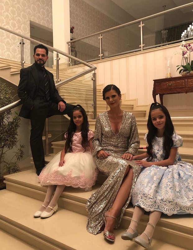 Luciano e a família prontos para o casamento de Camilla Camargo (Foto: Reprodução/Instagram)