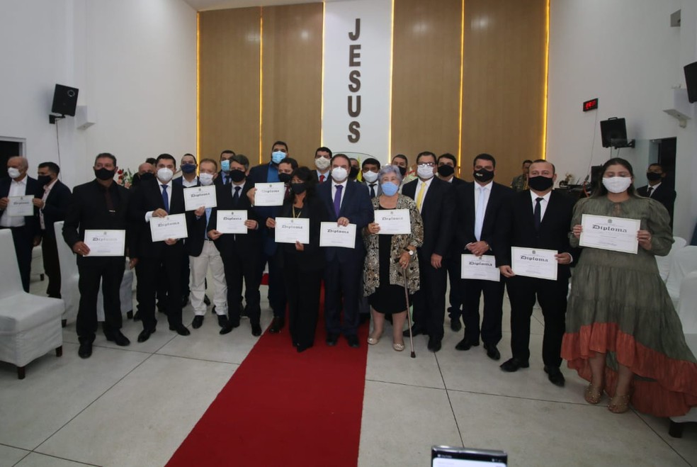 Prefeito eleito Luciano Barbosa, vice-prefeita Rute Nezinho e os 19 vereadores no dia da diplomação, que aconteceu em 17 de dezembro de 2020 — Foto: Ascom