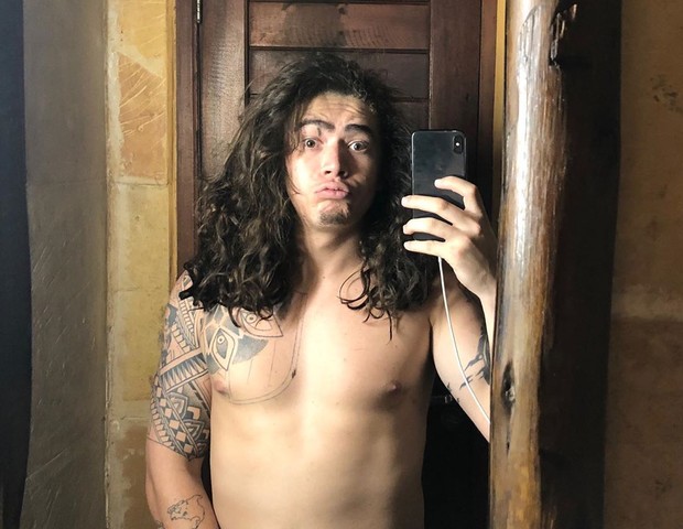 Whindersson Nunes mostra cabelos há 8 meses sem química (Foto: Reprodução/Instagram)