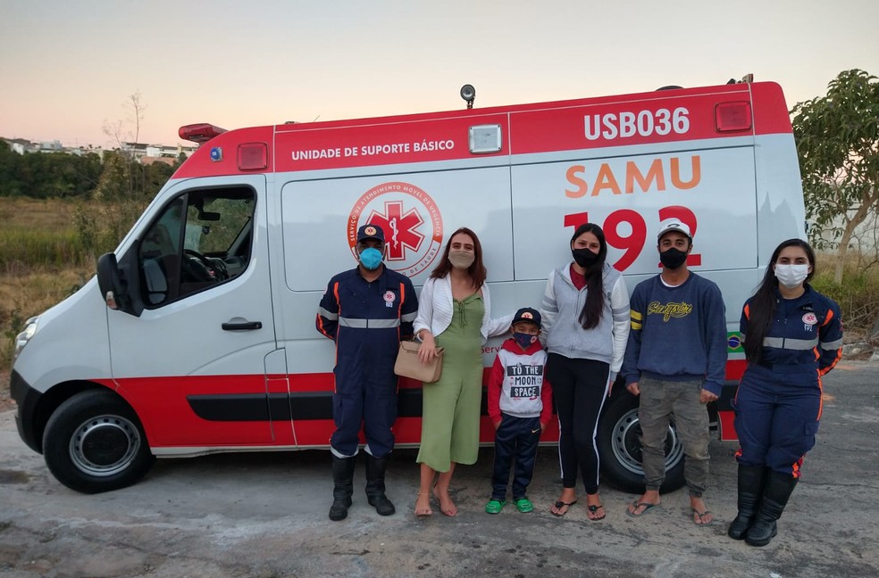 O reencontro entre a família de Miguel e a equipe do Samu Oeste foi na última quinta-feira (22) — Foto: Samu/Divulgação