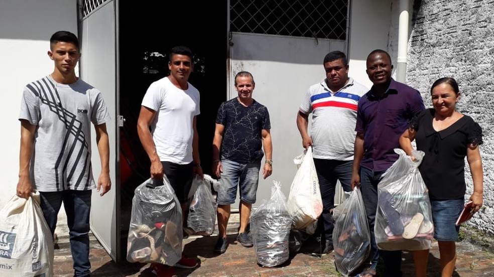 Meta do grupo é arrecadar mais de uma tonelada de alimentos, roupas, calçados e outros donativos — Foto: Lázaro Cruz/Arquivo Pessoal