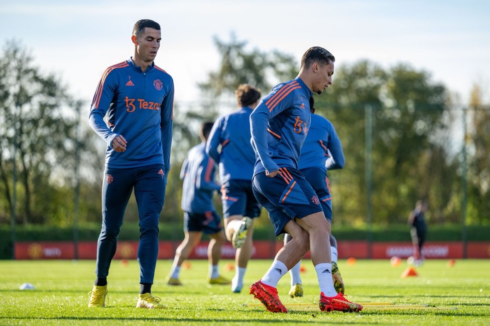 Cristiano Ronaldo em ação durante treino do Manchester United nesta terça — Foto: Divulgação/Manchester United