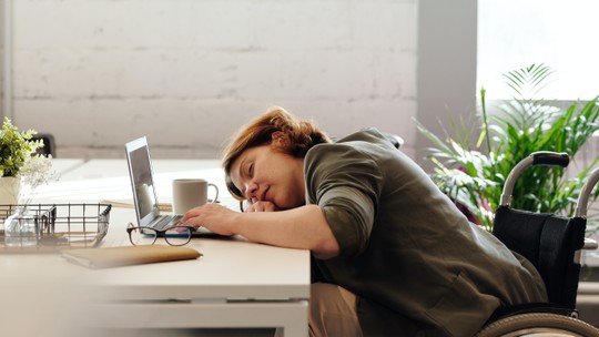 Dormir durante o expediente pode aumentar a produtividade, segundo estudo