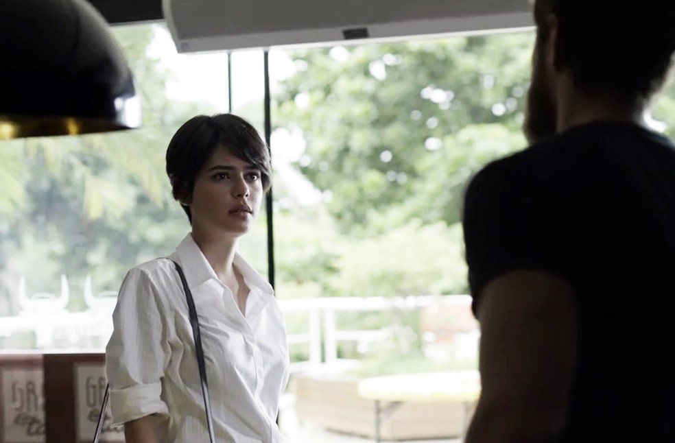 Adriana se estranha com Nicolau  (Foto: TV Globo)