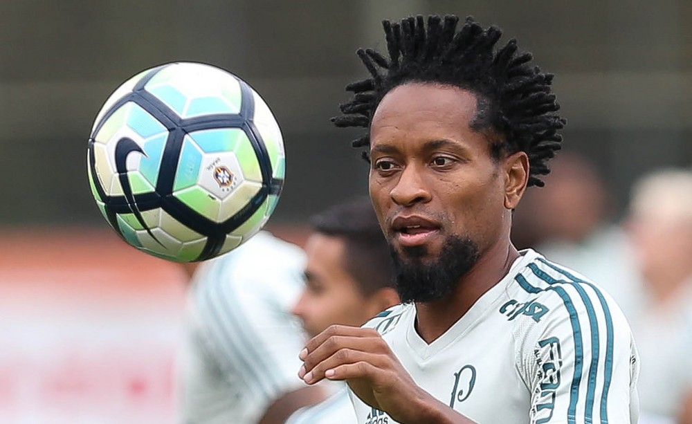 Zé Roberto e Prass têm nova semana de indefinição