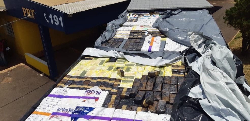 Mercadoria sem nota fiscal foi apreendida em Ourinhos nesta quinta-feira (26) — Foto: Polícia Rodoviária Federal/Divulgação