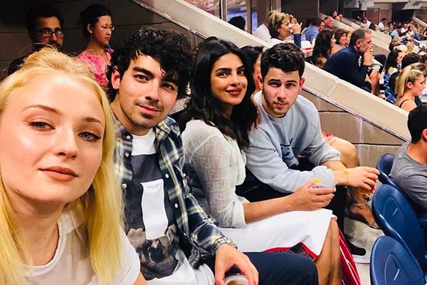 Os músicos e irmãos Nick Jonas e Joe Jonas e as atrizes Priyanka Chopra e Sophie Turner (Foto: Instagram)