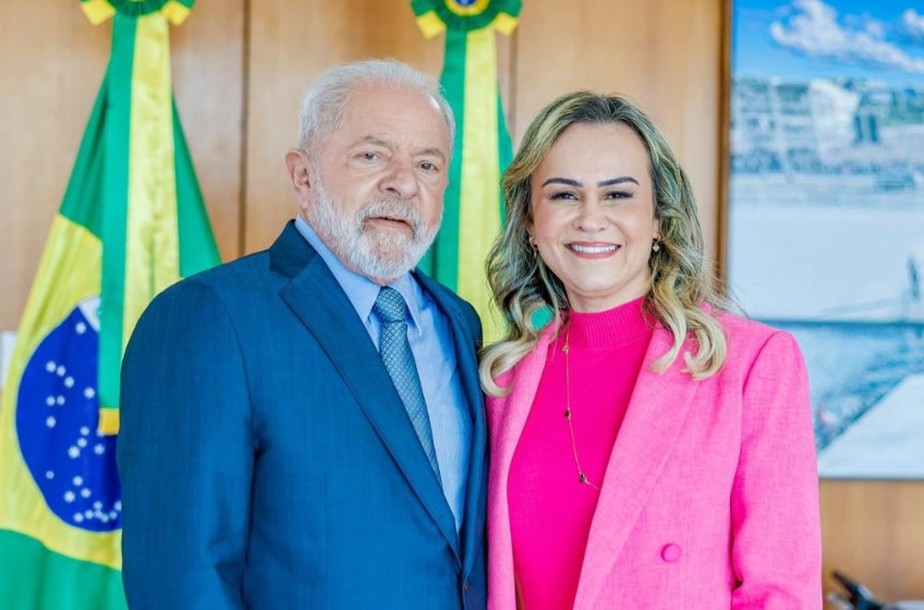 Após conversa com Lula, ministra do Turismo diz que está 'à disposição' e  que é indicação do presidente