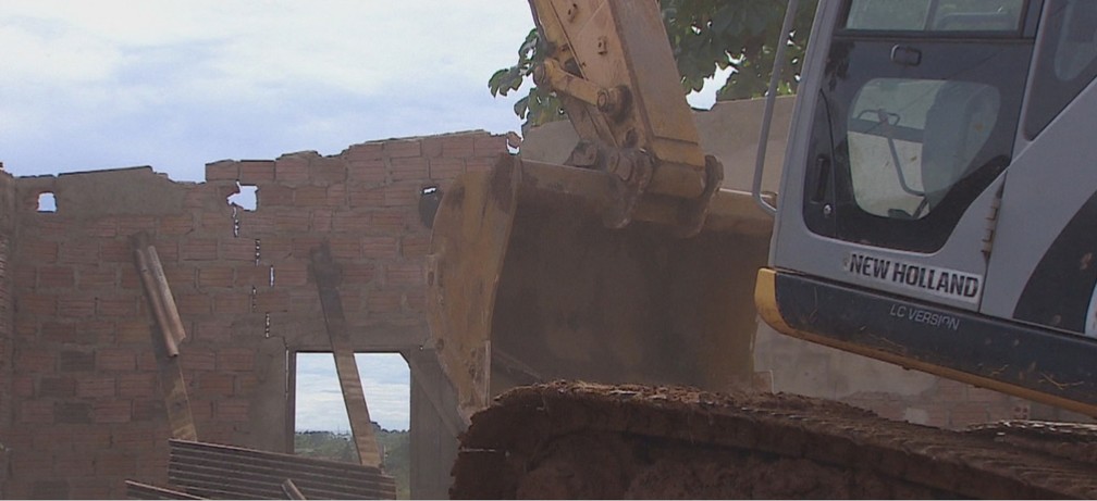 Moradores de casas demolidas em Porto Velho foram contemplados com novos imóveis, diz Defesa Civil. — Foto: Reprodução/Rede Amazônica