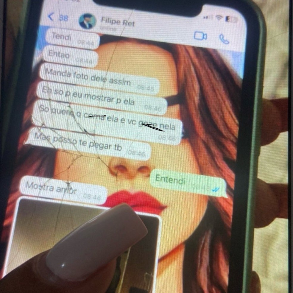 Influencer Sophia Barclay expõe suposta conversa de sexo a três com Filipe Ret — Foto: Instagram