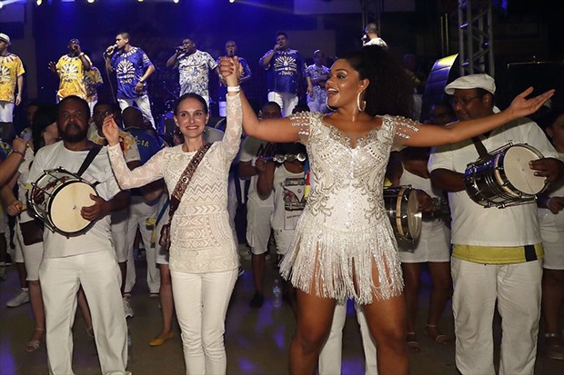 Natalie Portman foi ao ensaio da Unidos da Tijuca, Juliana Alves é a rainha de bateria da escola (Foto: Divulgação)