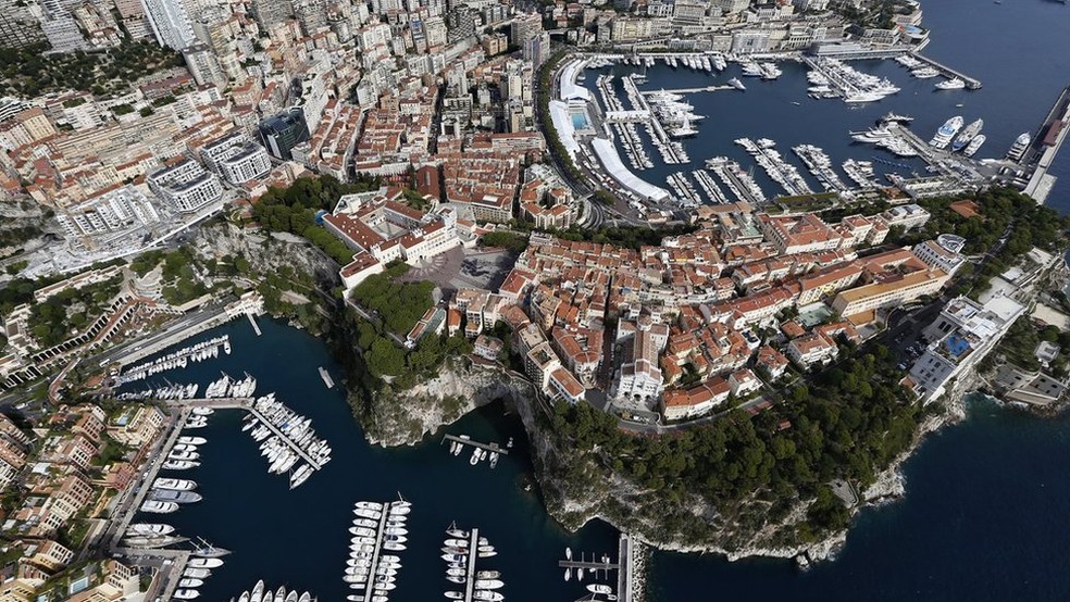 Com apenas 2,02 quilômetros quadrados, Principado de Mônaco está lotado (Foto: Getty Images/BBC)