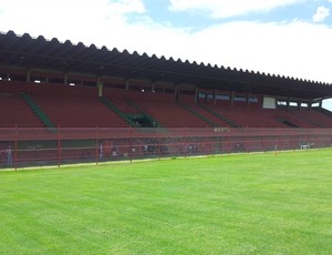 Restauração do Estádio Engenheiro Araripe, da Desportiva Ferroviária (Foto: Bruno Marques/Globoesporte.com)