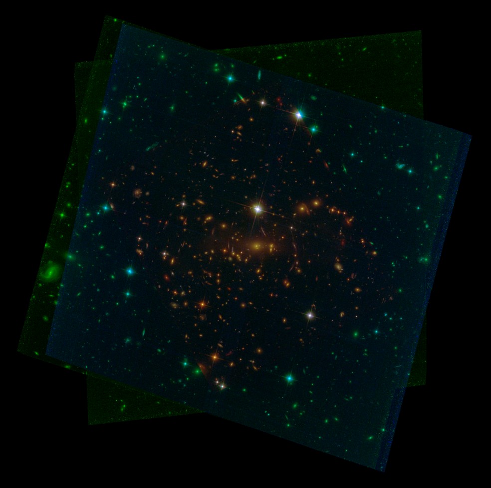 Imagem feita pela Hubble do mesmo aglomerado de galáxias SMACS 0723. — Foto: NASA/ESA/STSCI