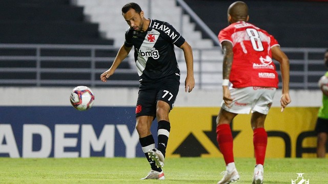 Nenê, do Vasco, contra o CRB