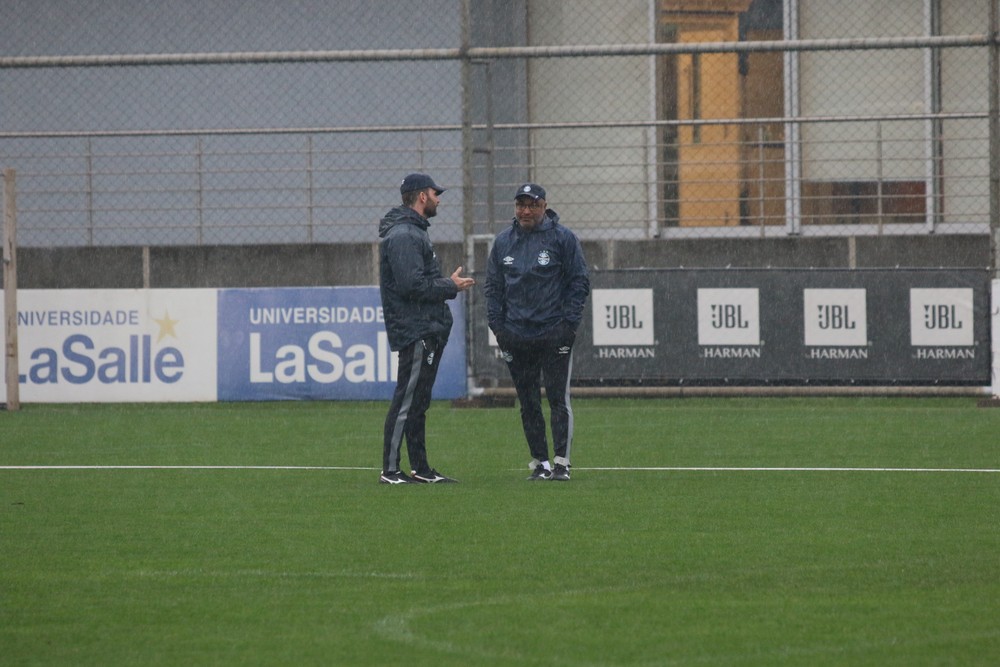 Em time que está ganhando não se mexe? Roger Machado deve repetir a formação que atropelou o Náutico